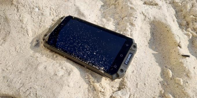Skyddad smart Poptel P9000 Max: On the beach