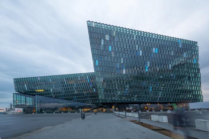 Europeisk arkitektur: harpa konserthus i Reykjavik, Island