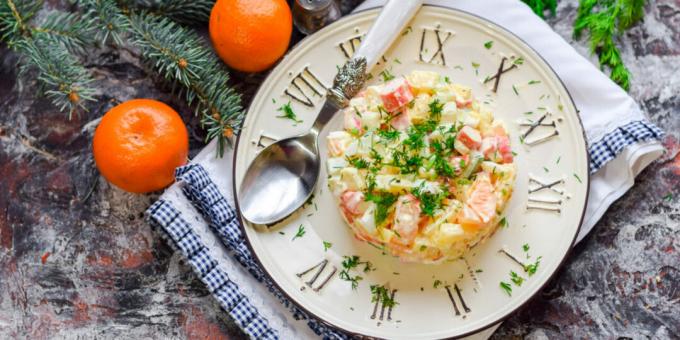 Sallad med krabbpinnar och mandariner