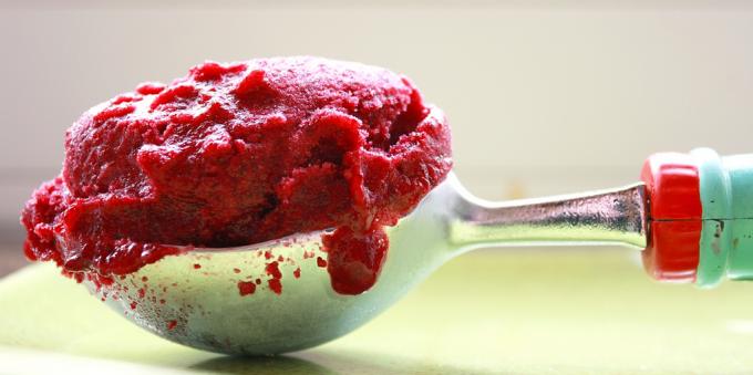 Cherry hemlagad sorbet med yoghurt