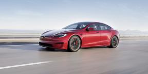 Elon Musk presenterade den snabbaste elektriska Tesla-bilen