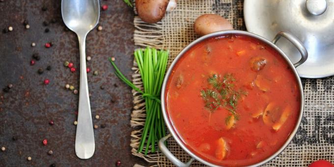 Tomatsoppa med kyckling, kål och champinjoner