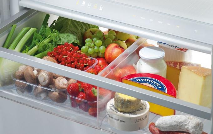 Genomföra en revision för att upprätthålla ordningen i kylskåp