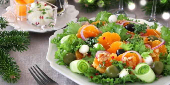 Lätt festlig sallad med mandariner, oliver och ost
