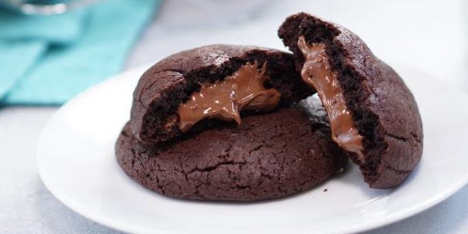 Choklad cookies med choklad klistra