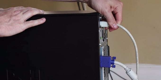 Så här ansluter du en SSD till en stationär dator: Stäng av och koppla bort kablarna