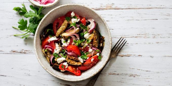 Varm sallad med aubergine, tomater och ost