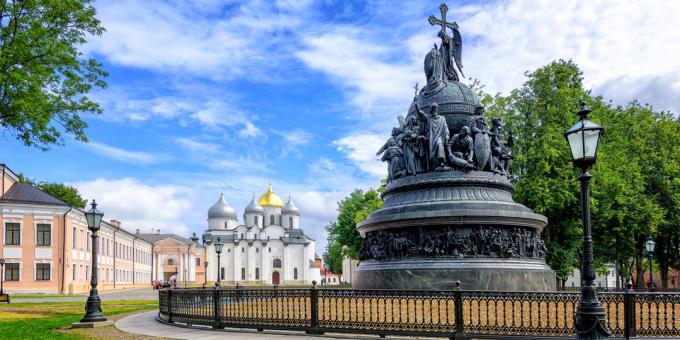 Sevärdheter i Veliky Novgorod: Monument till Rysslands millennium