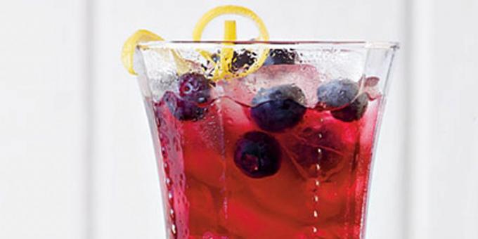 frukt te: te med svarta vinbär och citron