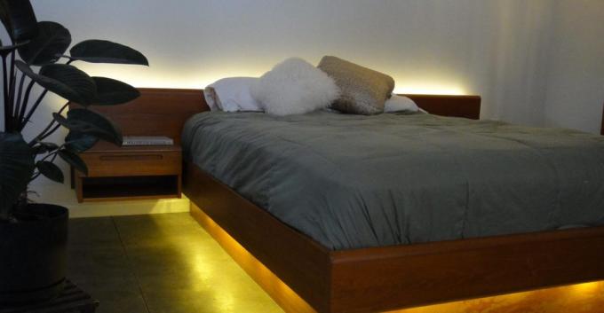 Litet sovrum: ovanlig säng