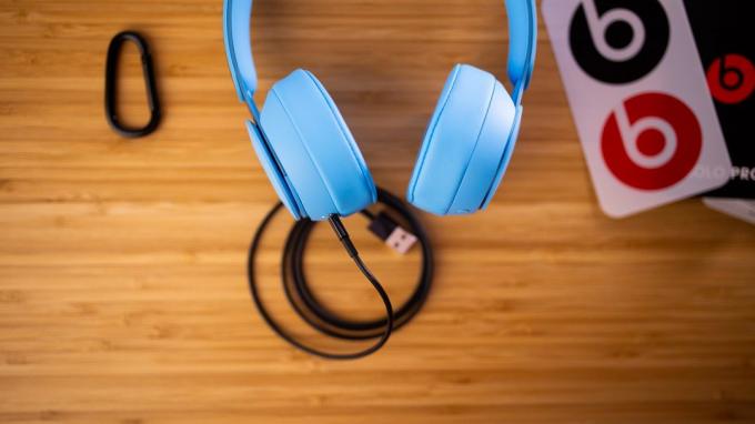Översikt över nya Beats Solo Pro: hur man faktiskt driva hörlurarna med aktiv brusreducering och en cool design