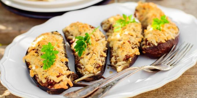 Stekt aubergine med ost och basilika