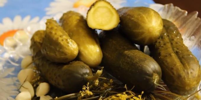 Hur man pickle gurka: inlagd gurka med torr senap