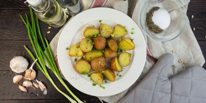 Bakad färskpotatis med salt och vinäger