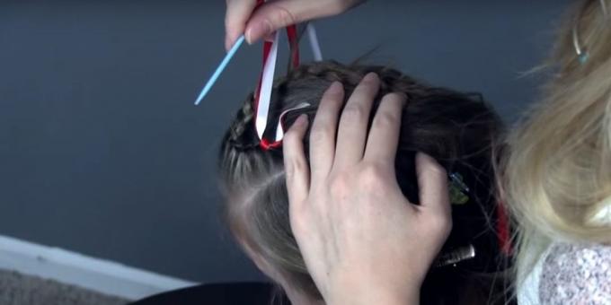 Nya frisyrer för flickor: Fäst tejp