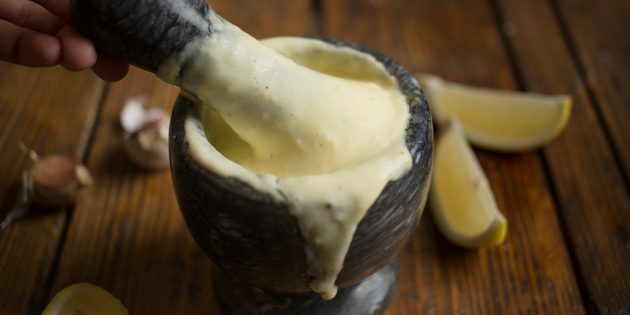 Låt aioli svalna innan du lägger till ostronsvamparna i smeten