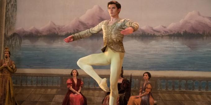 En stillbild från filmen om baletten “Nureyev. White Raven "