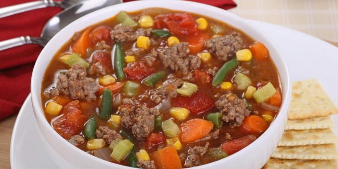 Soppa med köttfärs och grönsaker