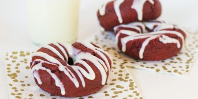 Recept donuts: Donuts "Red Velvet" med en krämig glasyr