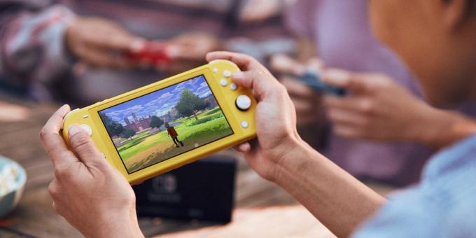 Nintendo Switch Lite i händerna på