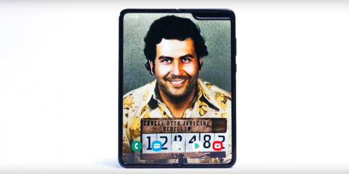 Pablo Escobars bror släppte en analog av Galaxy Fold för $ 400