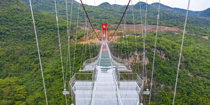 Skrämmande broar: Huangchuan Three Gorges Glass Bridge