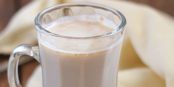Cocktails med rom: Hot smörad rom och mjölk
