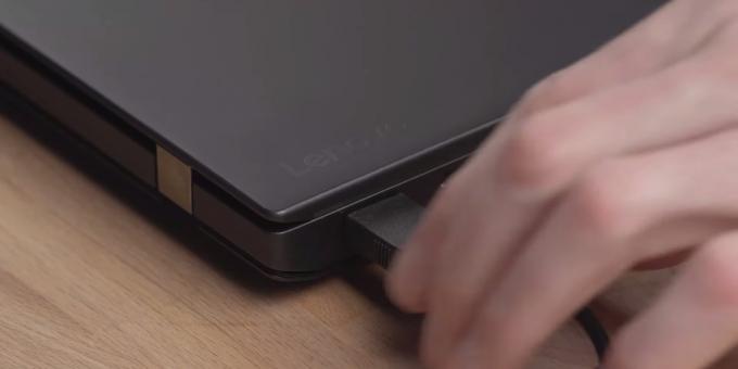 Så här ansluter du en SSD till en bärbar dator: stäng av och koppla bort kablar