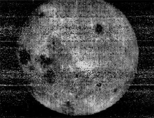 Första bilden sidan av månen