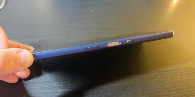 Sony Xperia 10 Plus: högerkant