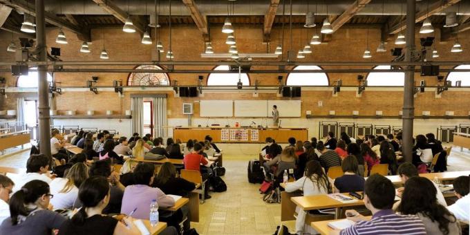 Högre utbildning i Italien: studenter väljer sina flesta discipliner är fria att bestämma när de är redo att ta prov