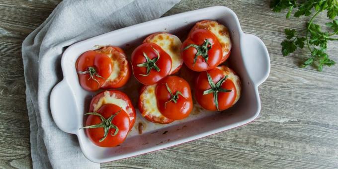 Fyllda tomater med kycklingfärs och ost