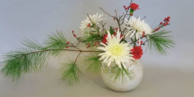 Ikebana med tall grenar