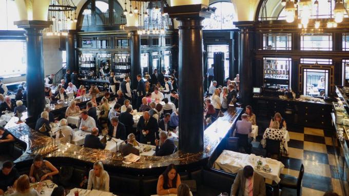 Om att gå i London: Cafe-Restaurant Wolseley