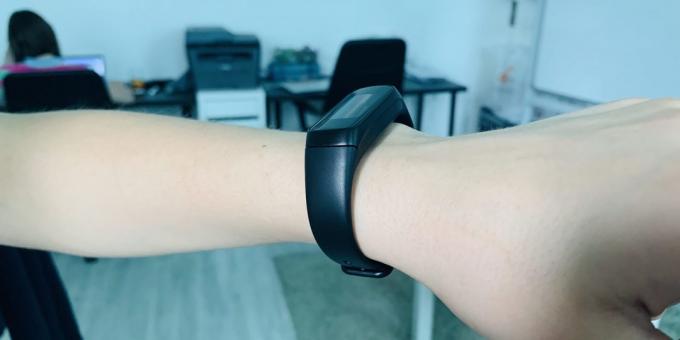 Översyn av Samsung Galaxy Fit och Galaxy Fit E: Montera armen