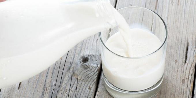 Hälsosamma drycker före sänggåendet: varm mjölk
