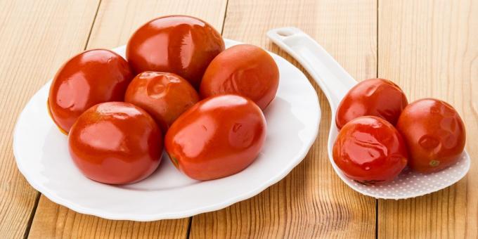 Hur att beta tomater med örter och vitlök