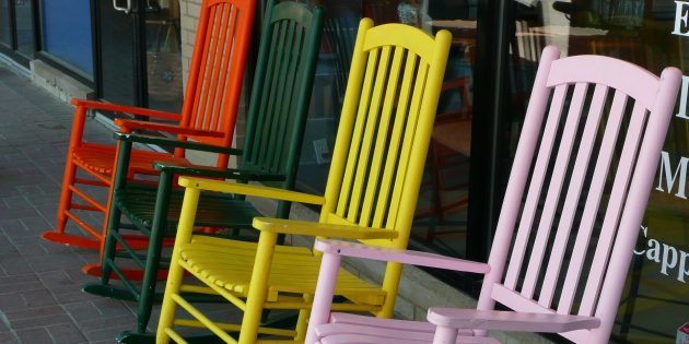 färgaccenter i inlandet: stolar