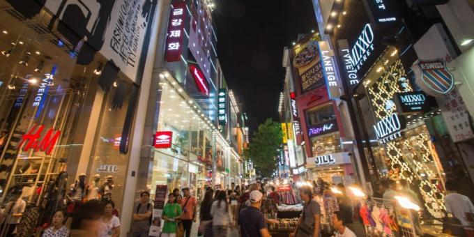 Sevärdheter Sydkorea: Myeongdong shoppinggatan