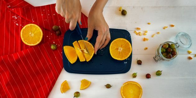 Krusbär orange sylt: hacka apelsinerna