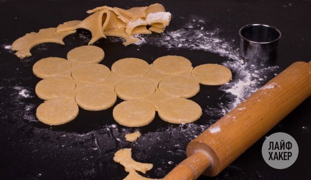 Hur man gör ostkex: använd upp all degen