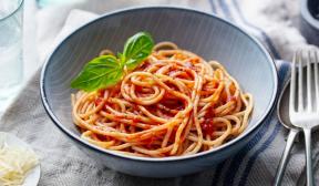 Spagetti med tomatsås