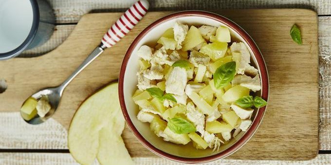 Recept med äpplen: Sallad med äpplen och kyckling