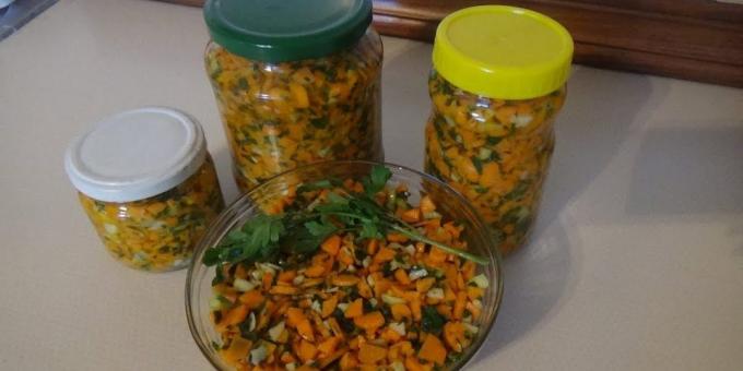 Hur man förbereder för vintern morötter: Kryddig sallad av morötter med gröna