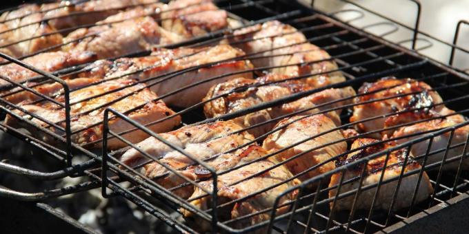 Hur man lagar grillspett av kyckling: soja ingefära marinad