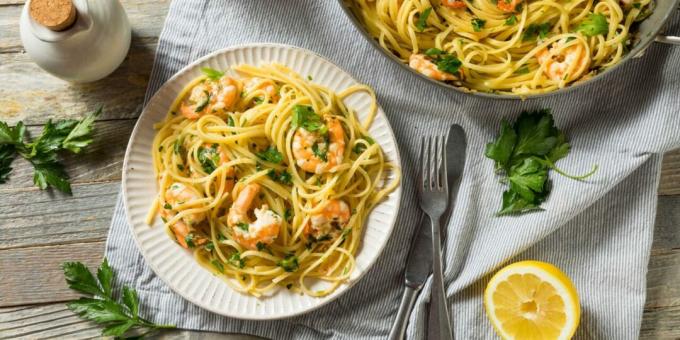 Pasta med räkor och vitt vin