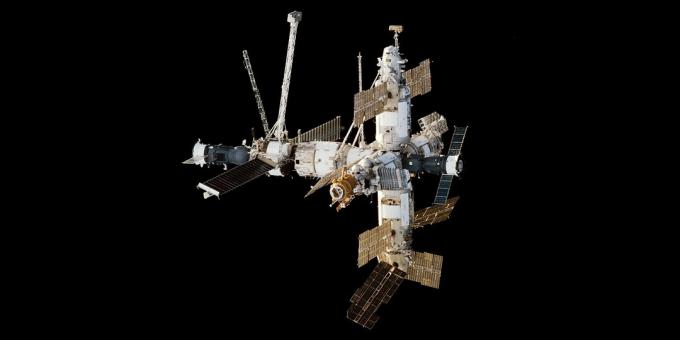 Orbital station "Mir" 1998