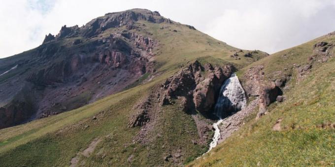 Koppla av i Elbrus området: Leander flätor vattenfall och ett observatorium på toppen Terskol