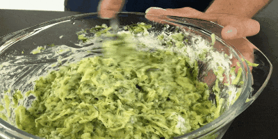 Hur man lagar en kaka av zucchini med tomater