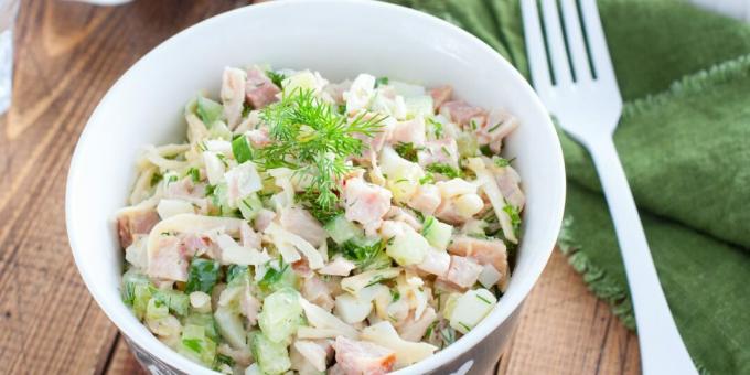 Enkelt och snabbt. Sallad med rökt kyckling och bönor